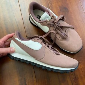 Nike sneakers “swoosh” size 8.5